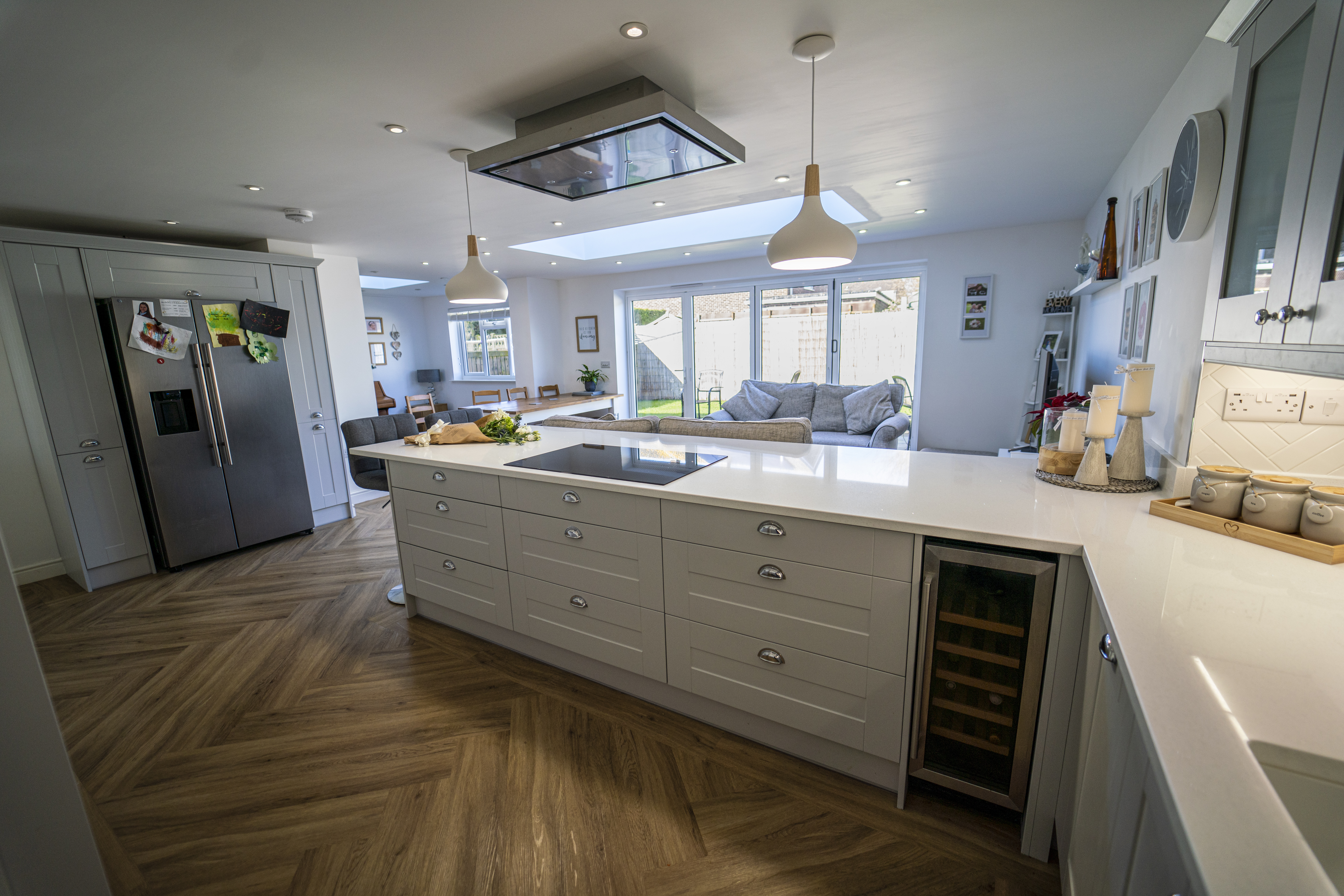 Aspen Shimmer Quartz worktops in a modern open plan kitchen with island seating