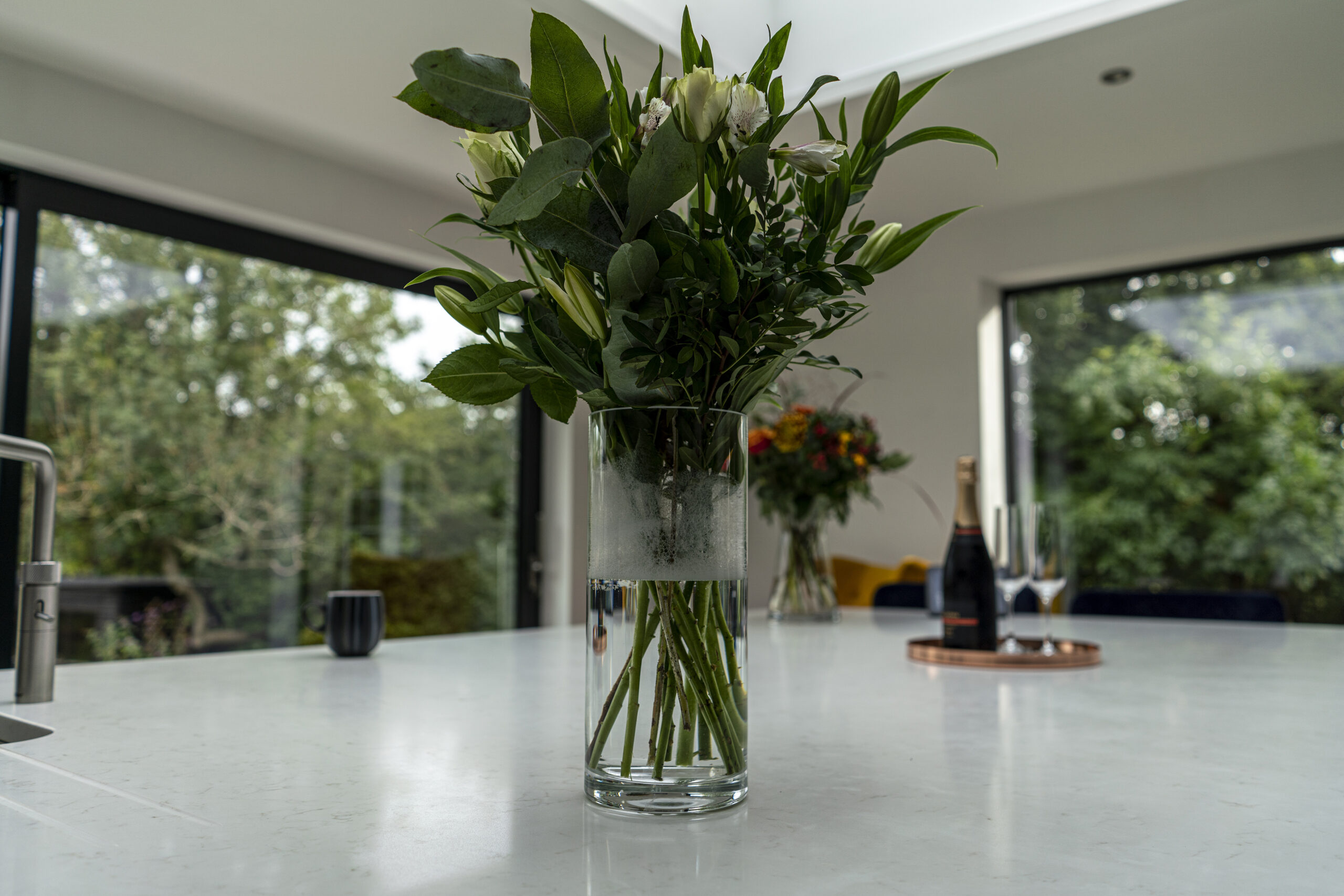 Modern kitchen with Carrara Quartz worktops and light grey veining